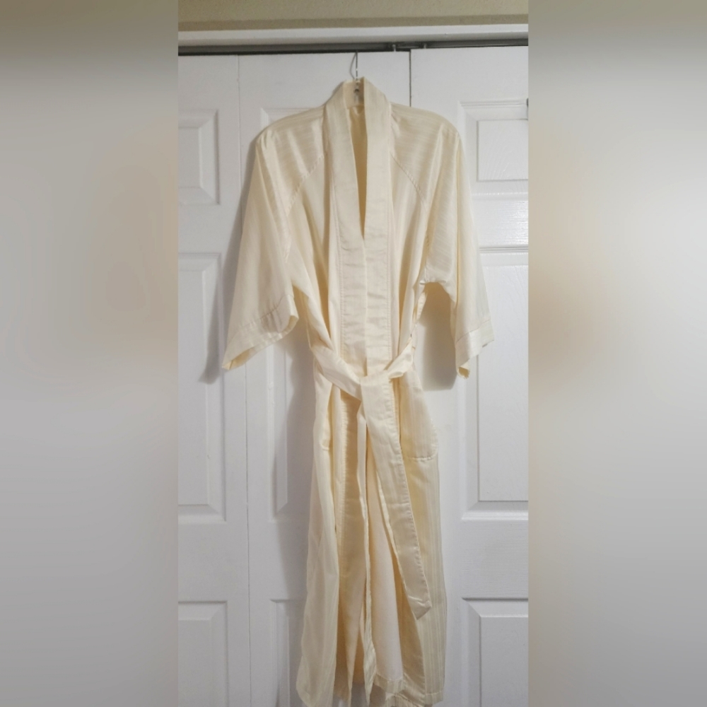 Christian Dior ivory robe one size tie front and pockets